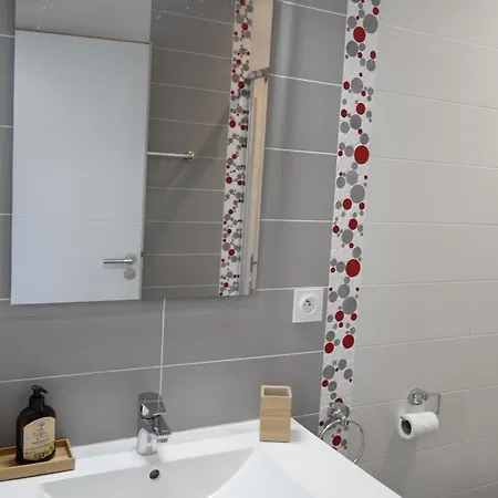 Jara Et Mendia, Maison Eguzki-lore, Saint-jean-pied-de-port, Pays Basque * Saint-Jean-Pied-de-Port